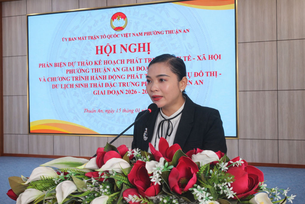 Chủ tịch Ủy ban MTTQ Việt Nam phường Thuận An Huỳnh Thị Thu Thủy