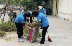 Hội LHPN phường Ngọc Hà ra quân cao điểm chỉnh trang ngõ phố, tổng vệ sinh môi trường