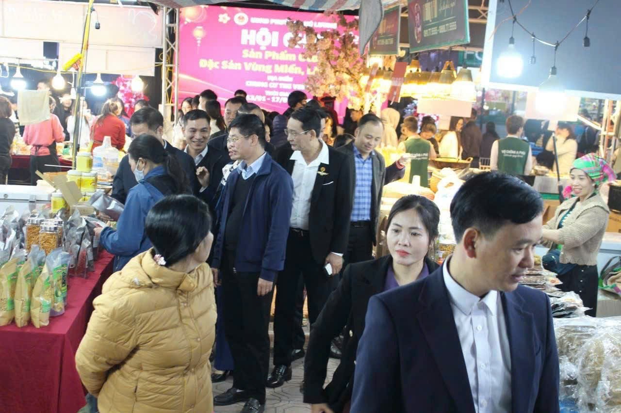 Hội chợ kết nối sản phẩm OCOP, đặc sản vùng miền phường Phú Lương