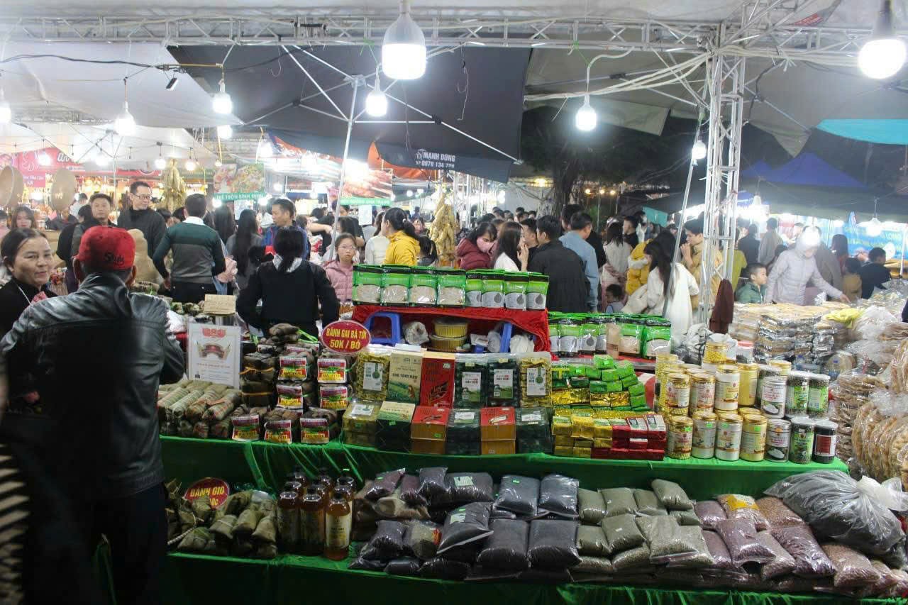 Hội chợ kết nối sản phẩm OCOP, đặc sản vùng miền phường Phú Lương