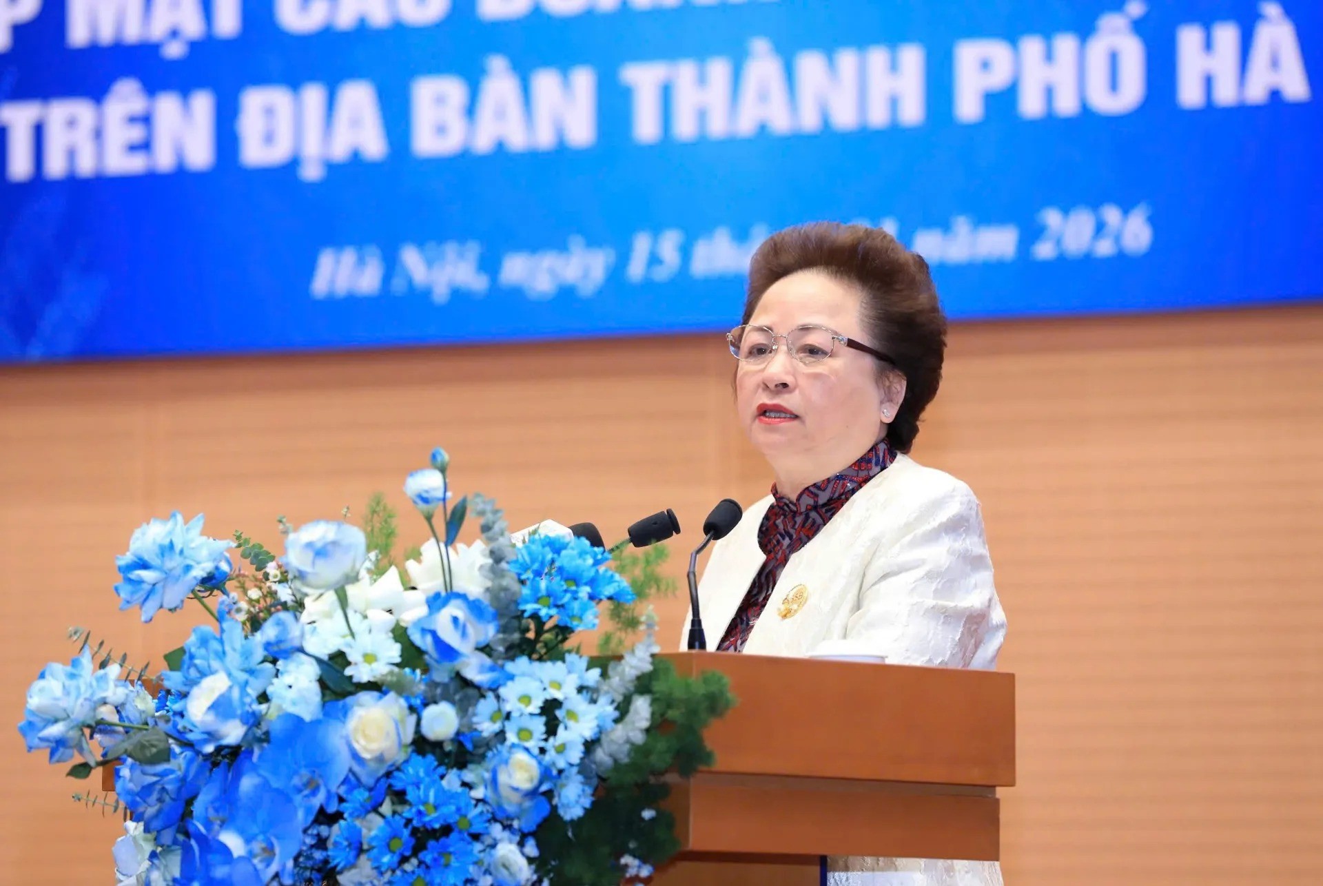 Chủ tịch Tập đoàn BRG Nguyễn Thị Nga - Phó Chủ tịch Thường trực Hội Doanh nhân tư nhân Việt Nam phát biểu tại Hội nghị