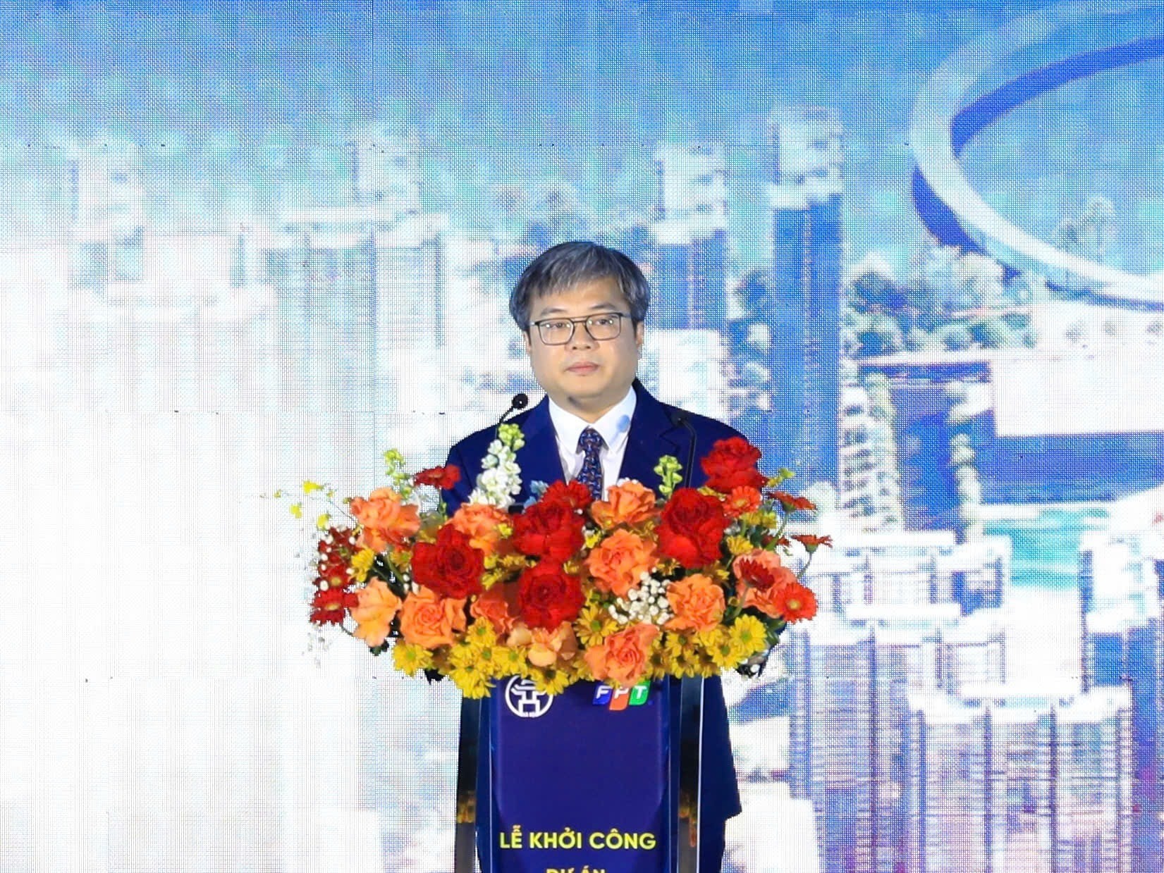 Phó Chủ tịch UBND thành phố Hà Nội Trương Việt Dũng phát biểu tại lễ khởi công. Ảnh: Quang Thái