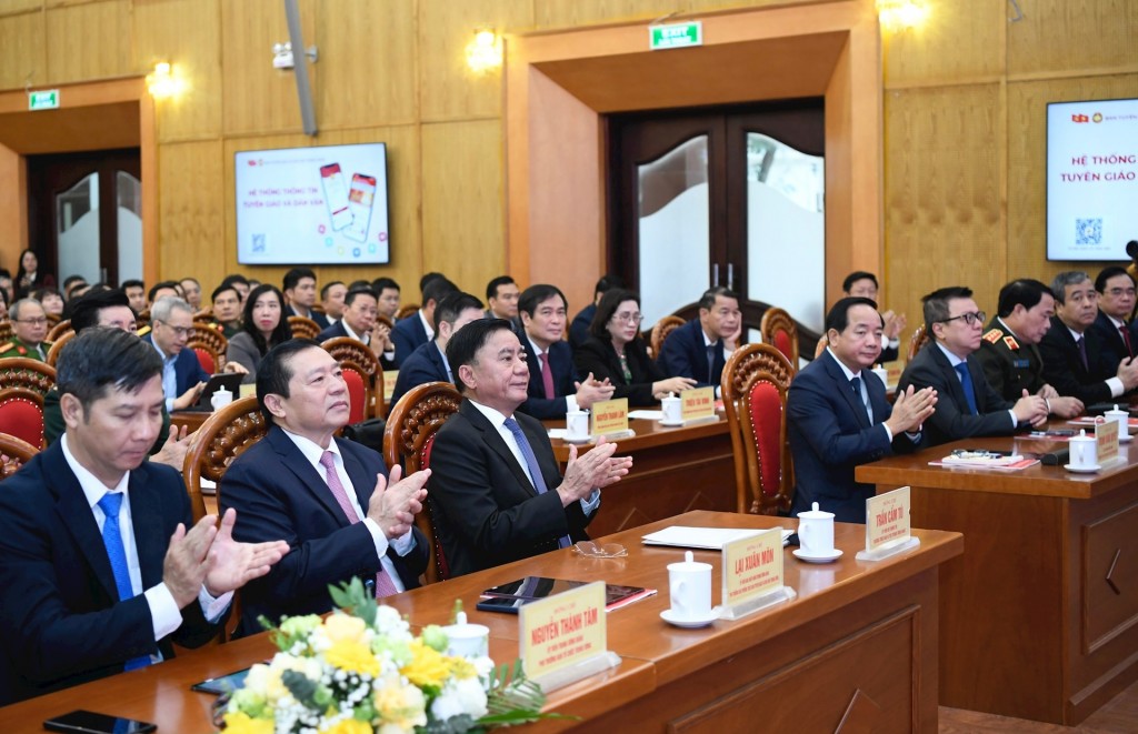 Các đồng chí lãnh đạo Trung ương tham dự buổi lễ. Ảnh: Như Ý