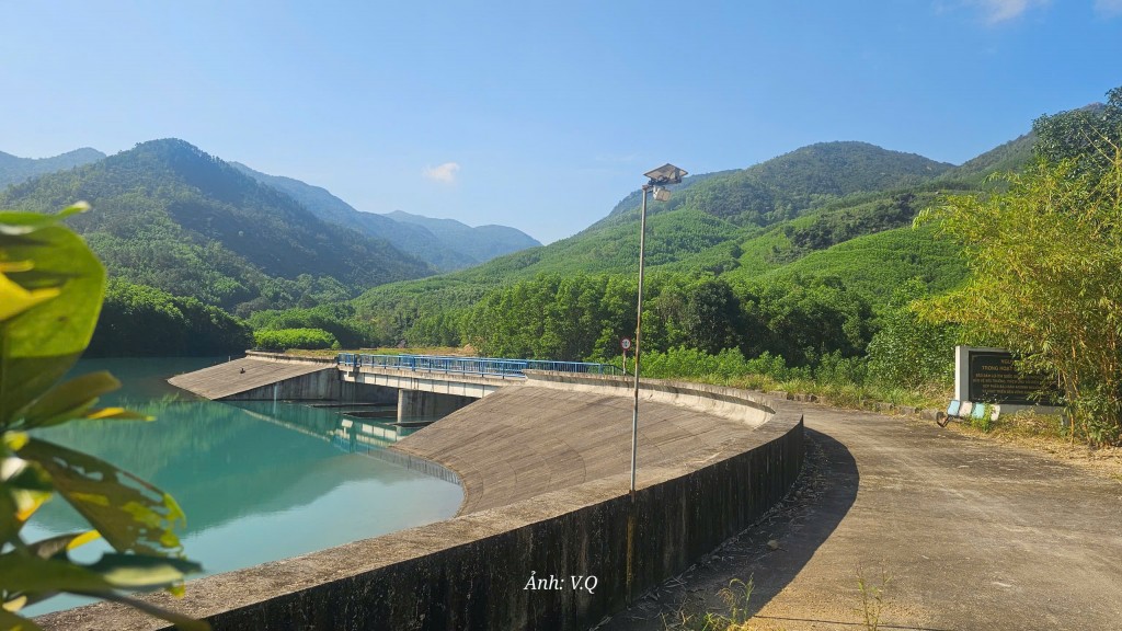 Hoang sơ khu du lịch sinh thái Thuỷ điện Duy Sơn