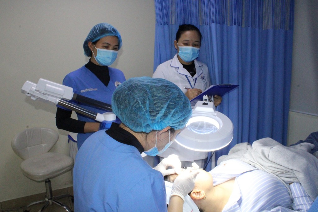 Cảnh giác với biến chứng tổn thương da do sử dụng “kem trộn”