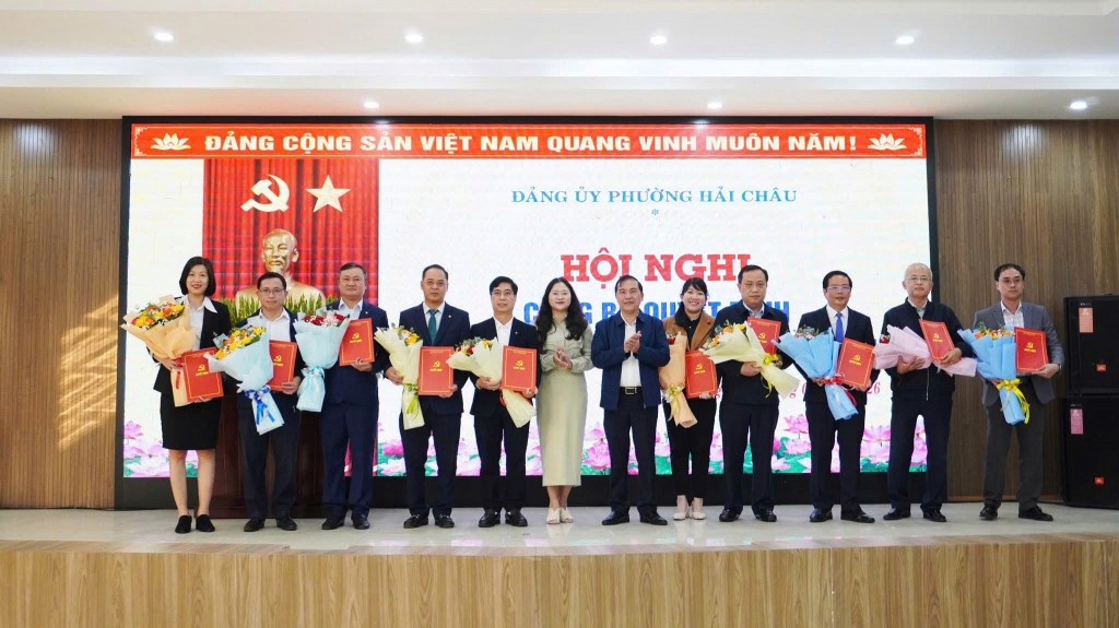 Đảng ủy phường Hải Châu tiếp nhận 7 tổ chức cơ sở Đảng và 395 đảng viên trực thuộc (Ảnh: Hải Châu)