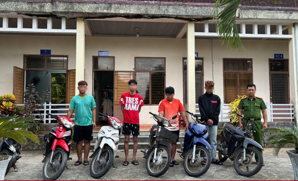 Nhóm đối tượng cùng tang vật (ảnh C.A Đà Nẵng)