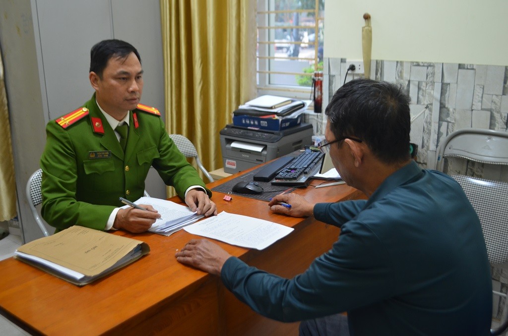 Nghệ An: Làm rõ đối tượng đập phá xe ô tô