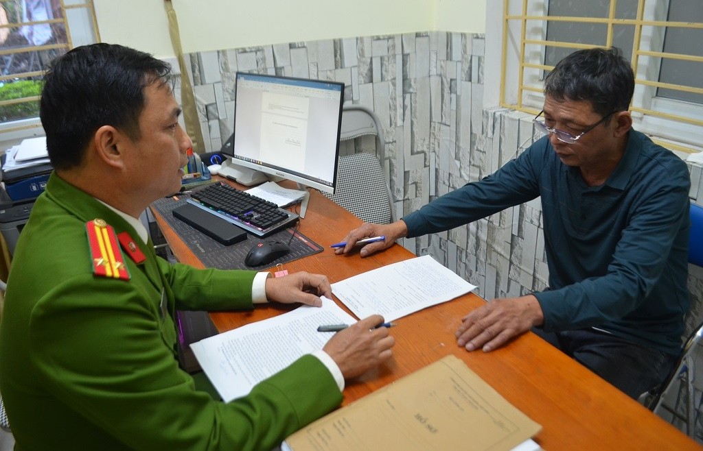 Nghệ An: Làm rõ đối tượng đập phá xe ô tô