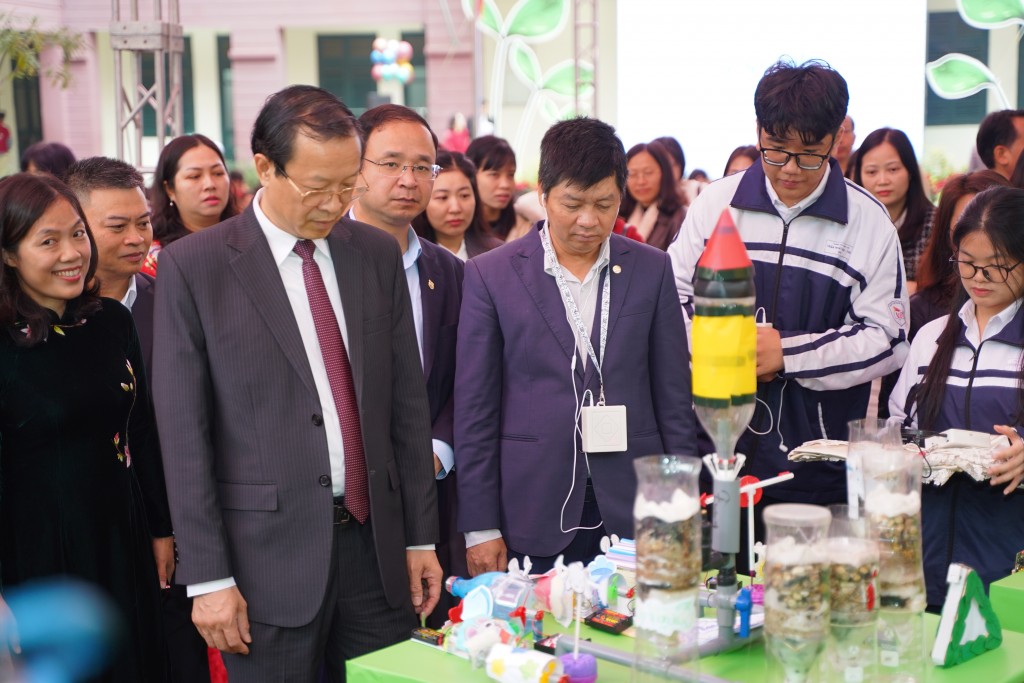 Những sản phẩm sáng tạo và phần thuyết trình tự tin của học sinh đã minh họa sinh động cho hiệu quả của giáo dục STEM