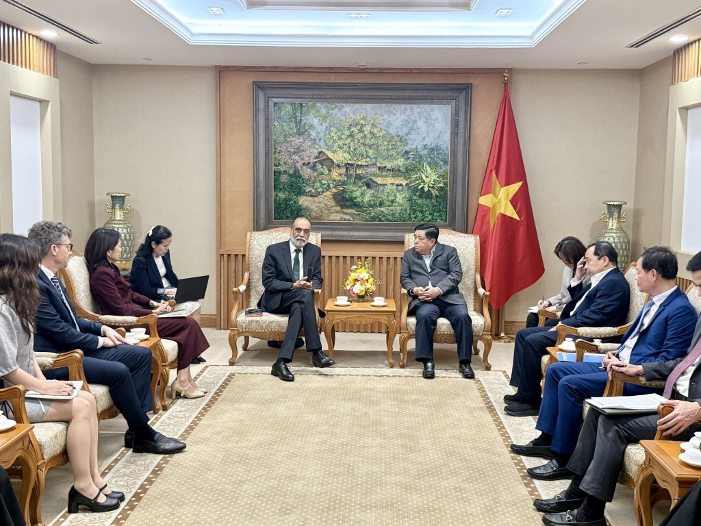 Phó Thủ tướng Chính phủ Nguyễn Chí Dũng tiếp ông Amandeep Singh Gill, Phó Tổng Thư ký Liên Hợp Quốc kiêm Đặc phái viên của Tổng Thư ký Liên Hợp Quốc về Công nghệ - Ảnh: VGP/Thu Sa