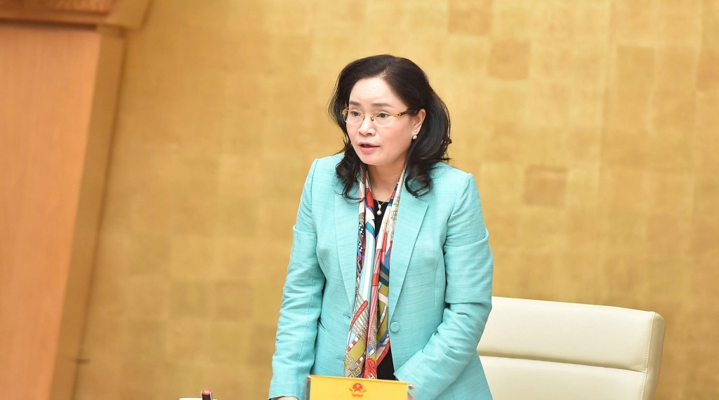 Thứ trưởng Bộ Văn hóa, Thể thao và Du lịch Trịnh Thị Thủy báo cáo - Ảnh: VGP/Giang Thanh