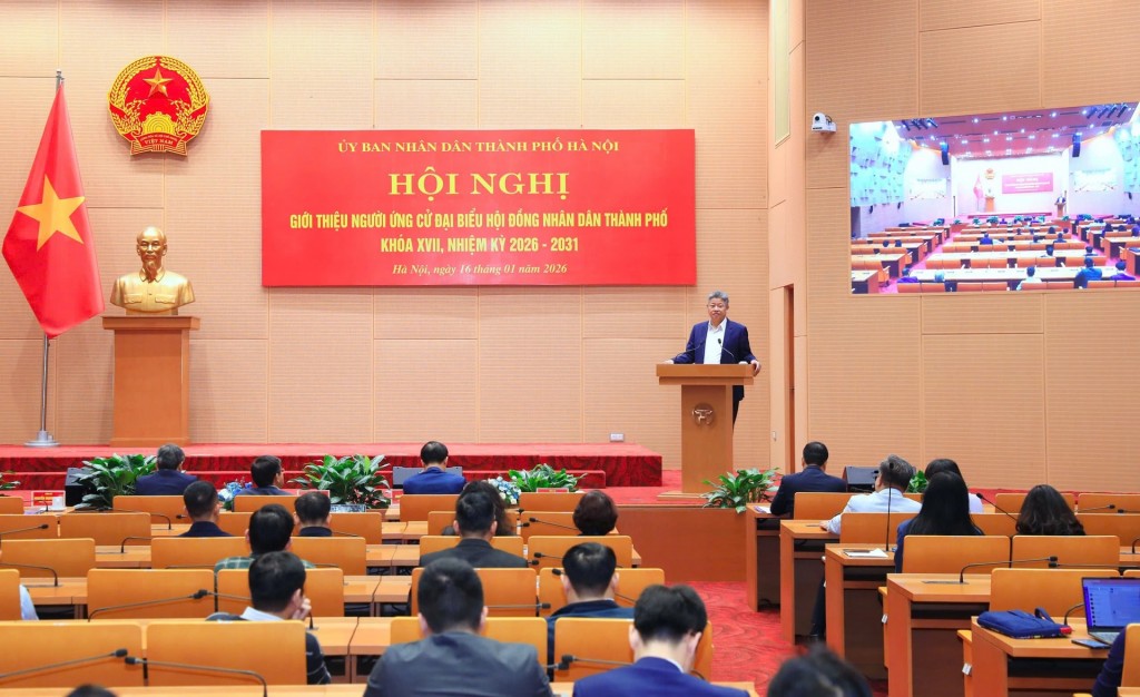 Phó Chủ tịch UBND thành phố Nguyễn Mạnh Quyền phát biểu tại hội nghị. Ảnh: Đình Hiệp