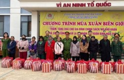 Mang Tết ấm đến với đồng bào vùng cao La Êê