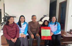 Phụ nữ xã Sóc Sơn thăm hỏi, tri ân nữ đảng viên cao tuổi