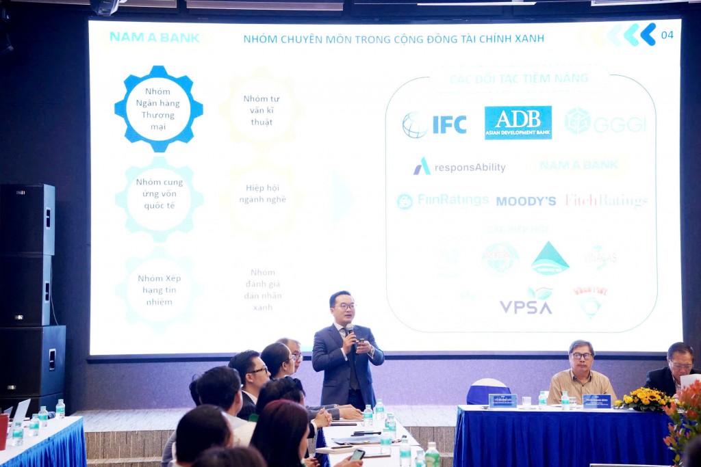 Ông Võ Hoàng Hải – Phó Tổng Giám đốc Nam A Bank trình bày Sáng kiến Cộng đồng tài chính xanh trong Trung tâm Tài chính Quốc tế