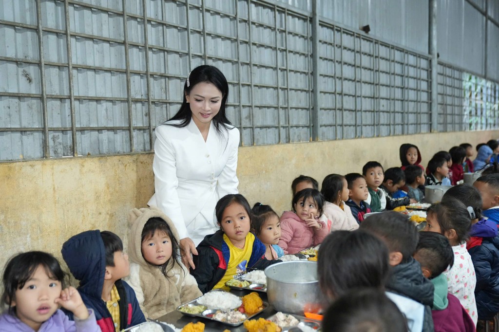“Nấu ăn cho em” - Bữa cơm ấm giữa mùa đông vùng cao Lào Cai