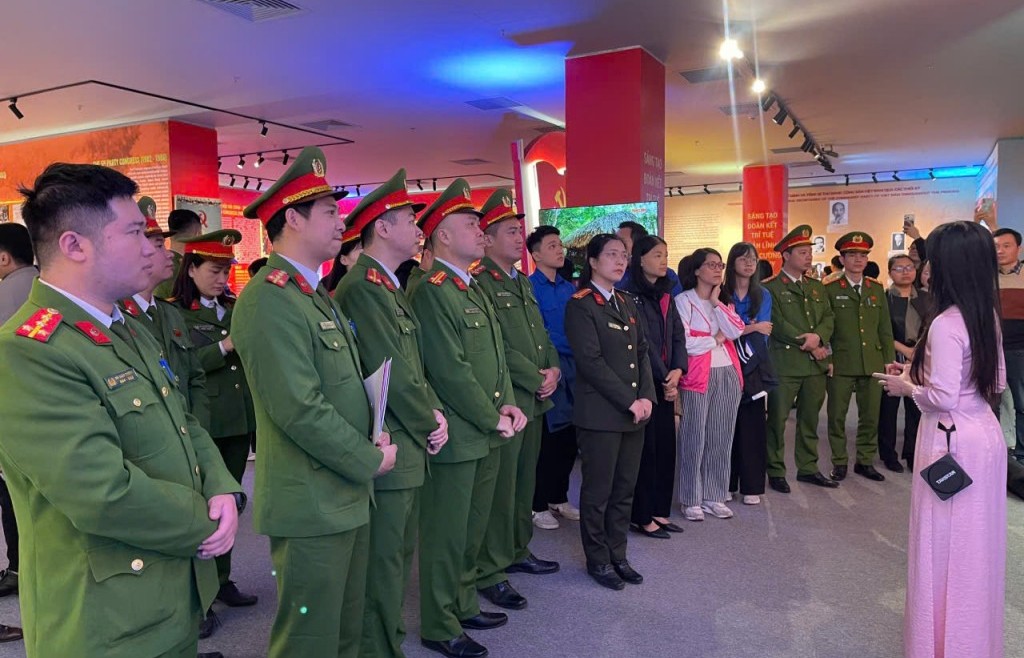 Đoàn Thanh niên cụm thi đua số 8 tổ chức sinh hoạt chính trị