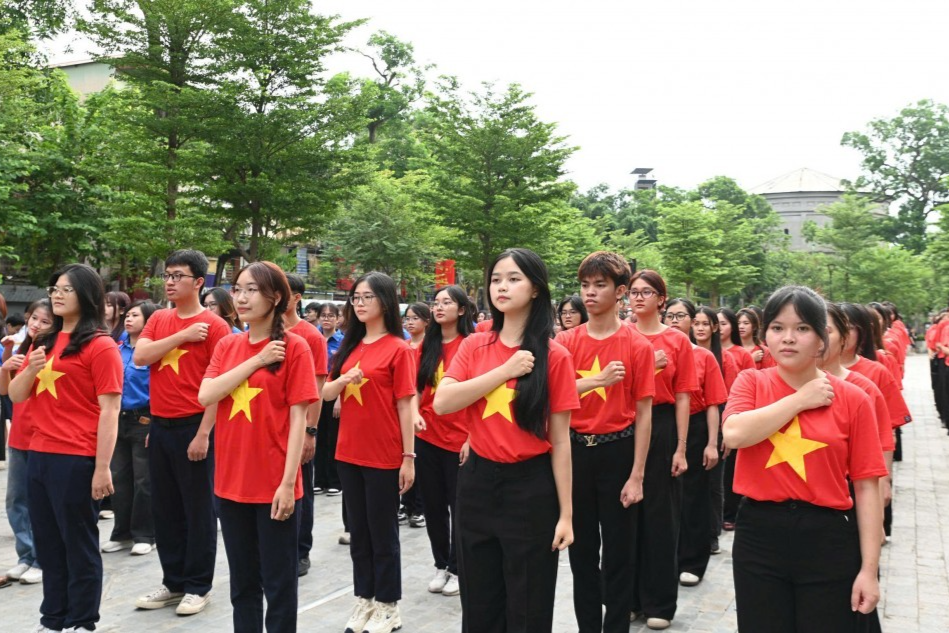 Tuổi trẻ cả nước đồng loạt chào cờ chào mừng Đại hội XIV