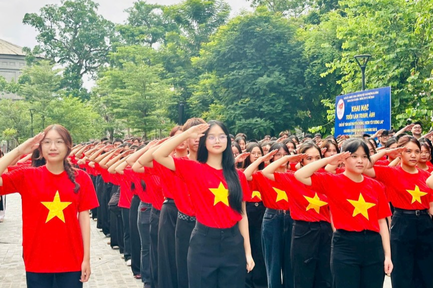 Tuổi trẻ cả nước đồng loạt chào cờ chào mừng Đại hội XIV