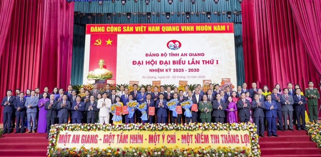 Với phương châm “Một An Giang - Một tầm nhìn - Một ý chí - Một niềm tin thắng lợi”, Đại hội đại biểu Đảng bộ tỉnh An Giang lần thứ I, nhiệm kỳ 2025 - 2030 đề ra mục tiêu đến năm 2030 An Giang trở thành là trung tâm kinh tế biển mạnh của quốc gia, với sự dẫn dắt của Phú Quốc - Rạch Giá - Hà Tiên
