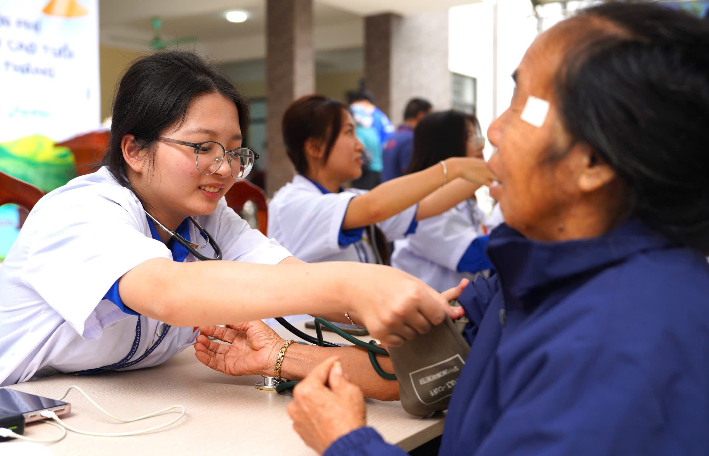 2.500 người được khám bệnh, phát thuốc miễn phí