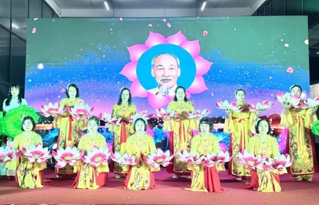 Phường Phú Lương tổ chức chương trình văn nghệ chào mừng Đại hội Đảng