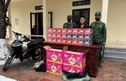 Bắt giữ đối tượng vận chuyển pháo hoa nổ trái phép