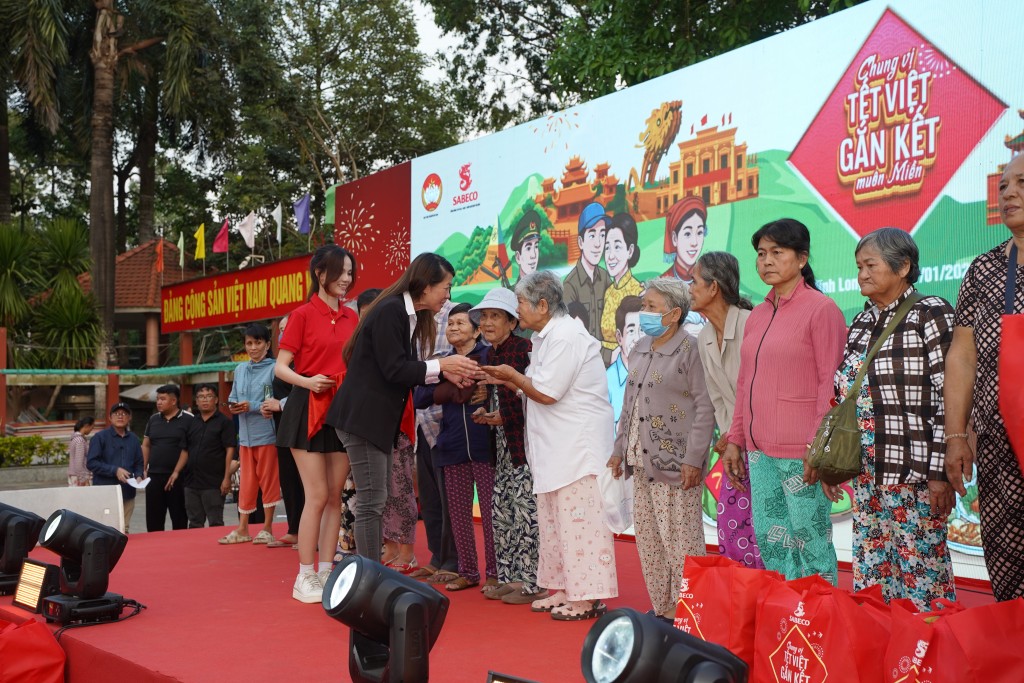 Hành trình “Chung vị Tết Việt - Gắn kết muôn miền” tới Vĩnh Long