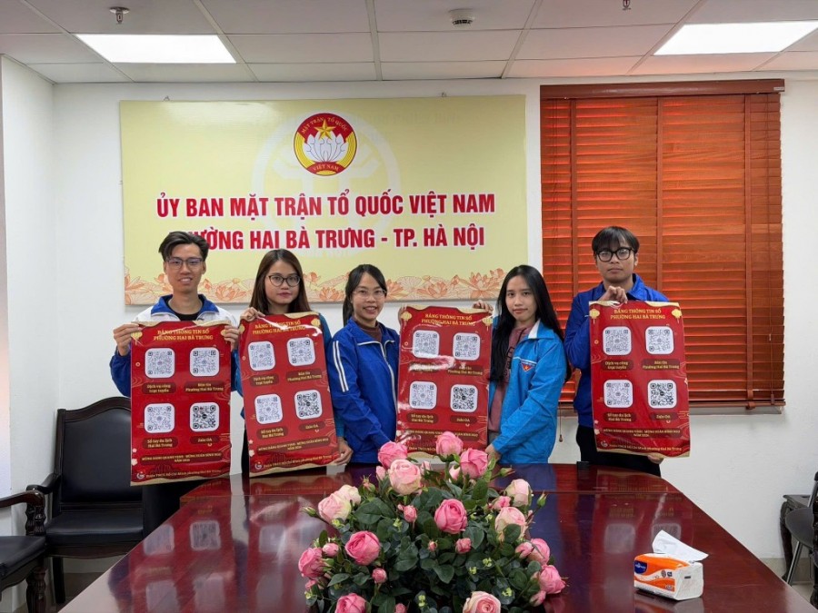 Đoàn viên thanh niên phường Hai Bà Trưng ra quân phát hành “Bảng thông tin số phường Hai Bà Trưng” mừng Đảng, mừng Xuân 2026.