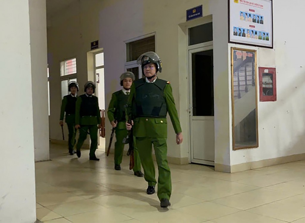 Công an xã Thạch Thất triển khai lực lượng tổ chức tuần tra vũ trang