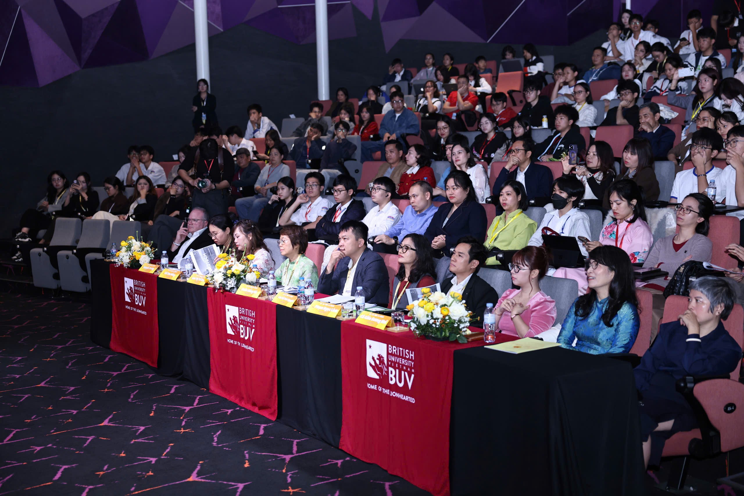 Các đại biểu tham dự vòng chung kết cuộc thi Đấu trường khởi nghiệp. (Ảnh: Thanh Tùng)