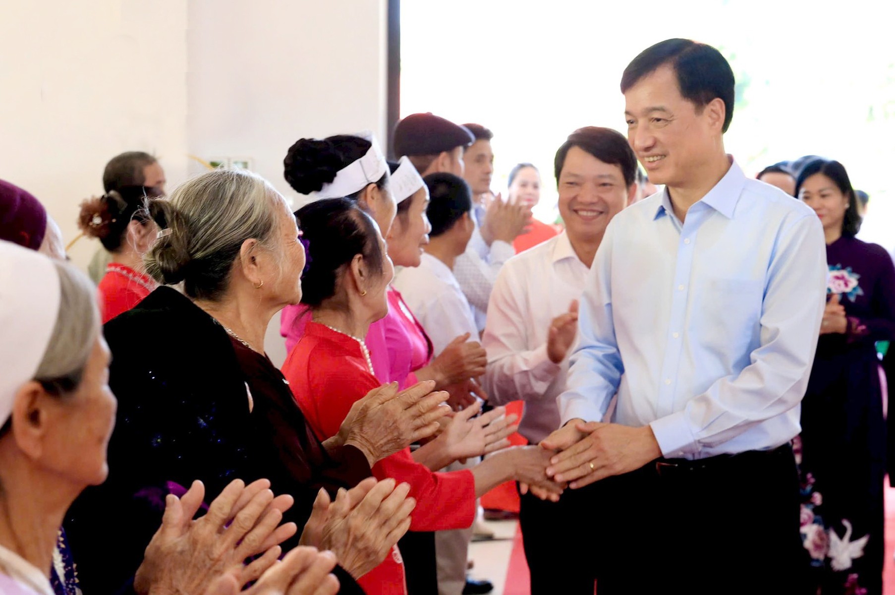 Bí thư Thành ủy Nguyễn Duy Ngọc dự Ngày hội Đại đoàn kết toàn dân tộc tại thôn Khánh Chúc Đồi, xã Ba Vì ngày 15/11/2025. Bí thư Thành ủy Nguyễn Duy Ngọc dự Ngày hội Đại đoàn kết toàn dân tộc tại thôn Khánh Chúc Đồi, xã Ba Vì ngày 15/11/2025.