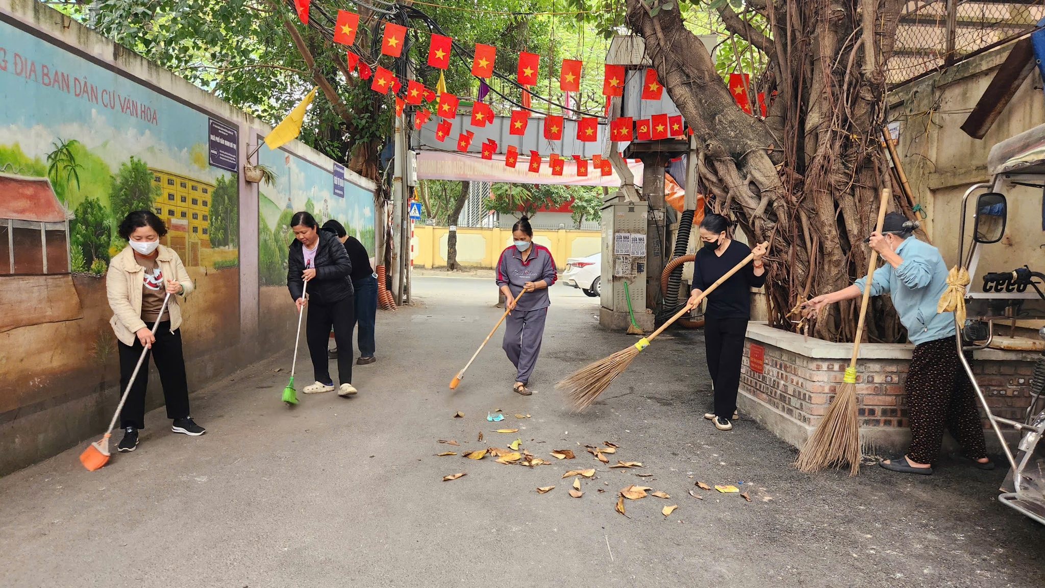 Phụ nữ phường Giảng Võ chào mừng Đại hội Đảng lần thứ XIV