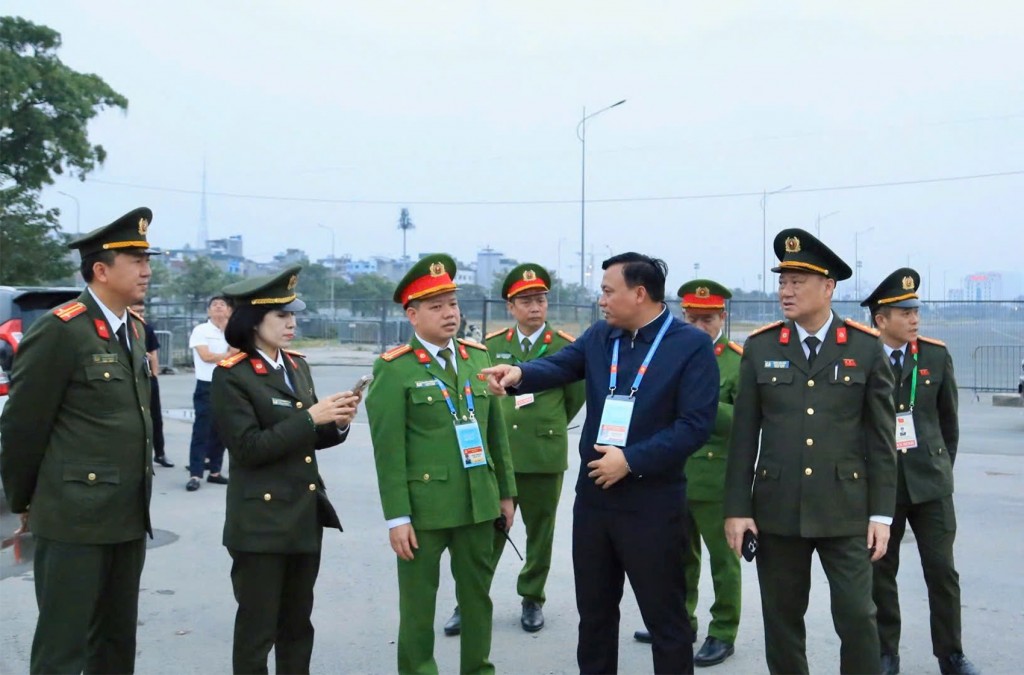 Lãnh đạo Công an TP Hà Nội chỉ đạo, kiểm tra buổi diễn tập phương án bảo đảm trật tự, an toàn giao thông phục vụ Chương trình nghệ thuật đặc biệt