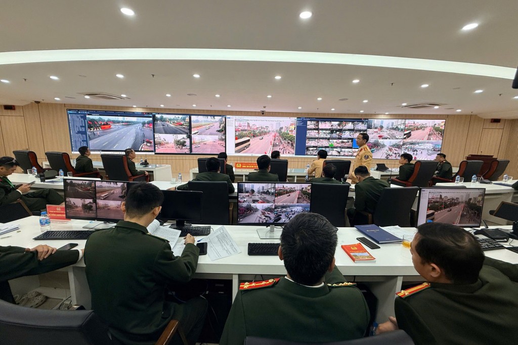 Giữ vững bình yên Thủ đô trong ngày làm việc đầu tiên của Đại hội XIV