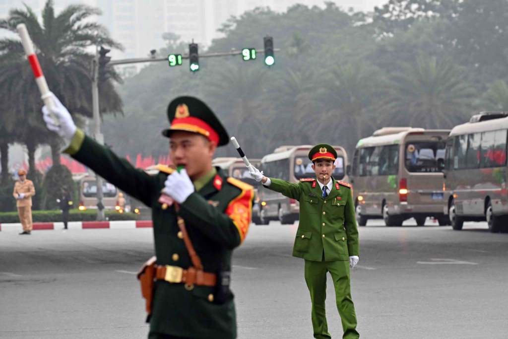 Giữ vững bình yên Thủ đô trong ngày làm việc đầu tiên của Đại hội XIV