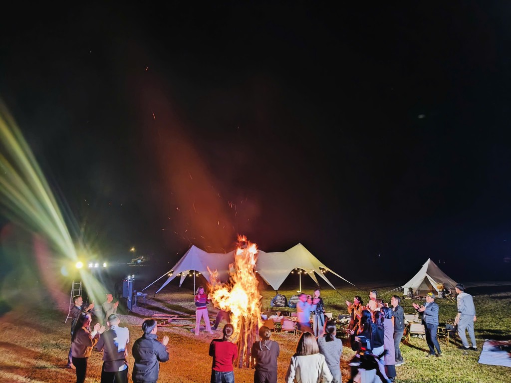 Lưu ngay điểm cắm trại mới view cực xịn tại Serena Resort Kim Bôi