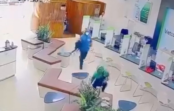 Gia Lai: Khẩn trương truy bắt 2 nghi can cướp ngân hàng