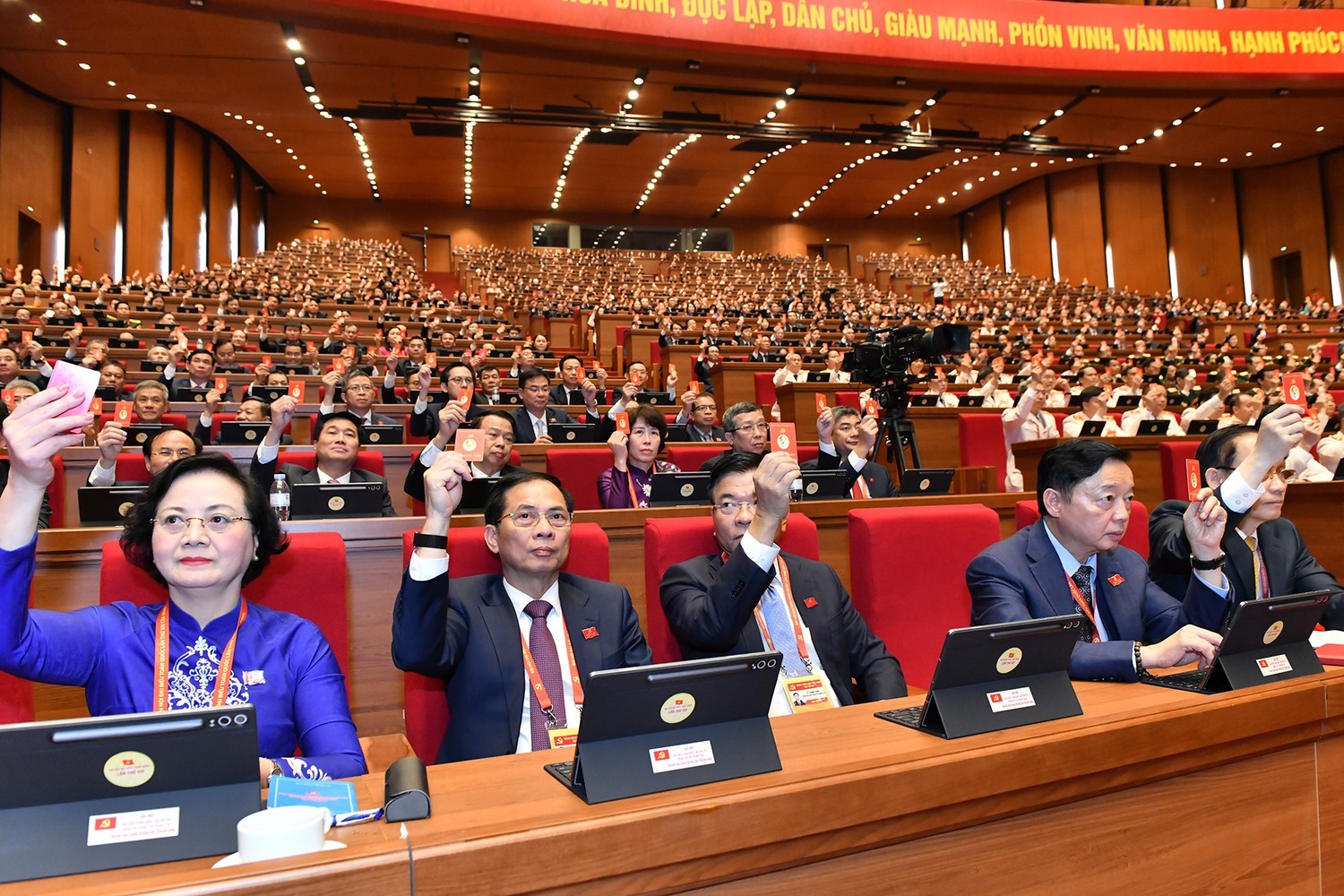 Các đại biểu đoàn Chính phủ dự phiên trù bị của Đại hội đại biểu toàn quốc lần thứ XIV (Ảnh: TTXVN)