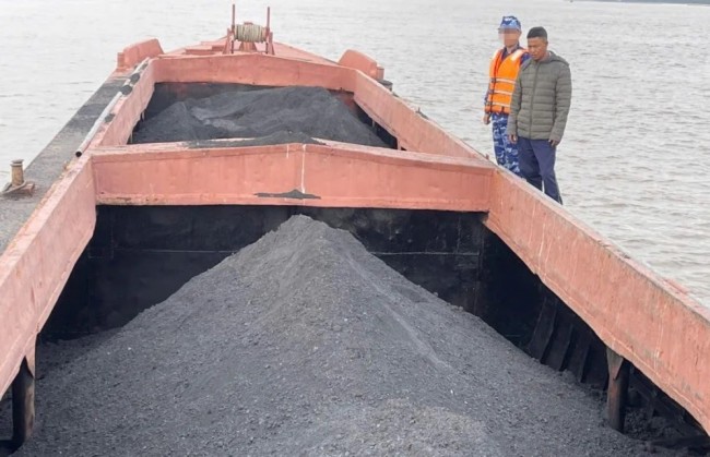 Phát hiện tàu chở than không rõ nguồn gốc tại vùng biển Quảng Ninh