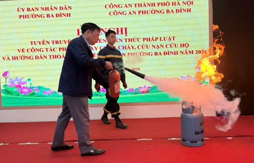 Phường Ba Đình tăng cường huấn luyện PCCC cho cán bộ, hộ kinh doanh và Nhân dân