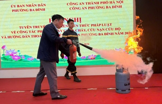Phường Ba Đình tăng cường huấn luyện PCCC cho cán bộ, hộ kinh doanh và Nhân dân