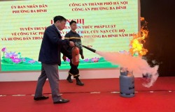Phường Ba Đình tăng cường huấn luyện PCCC cho cán bộ, hộ kinh doanh và Nhân dân