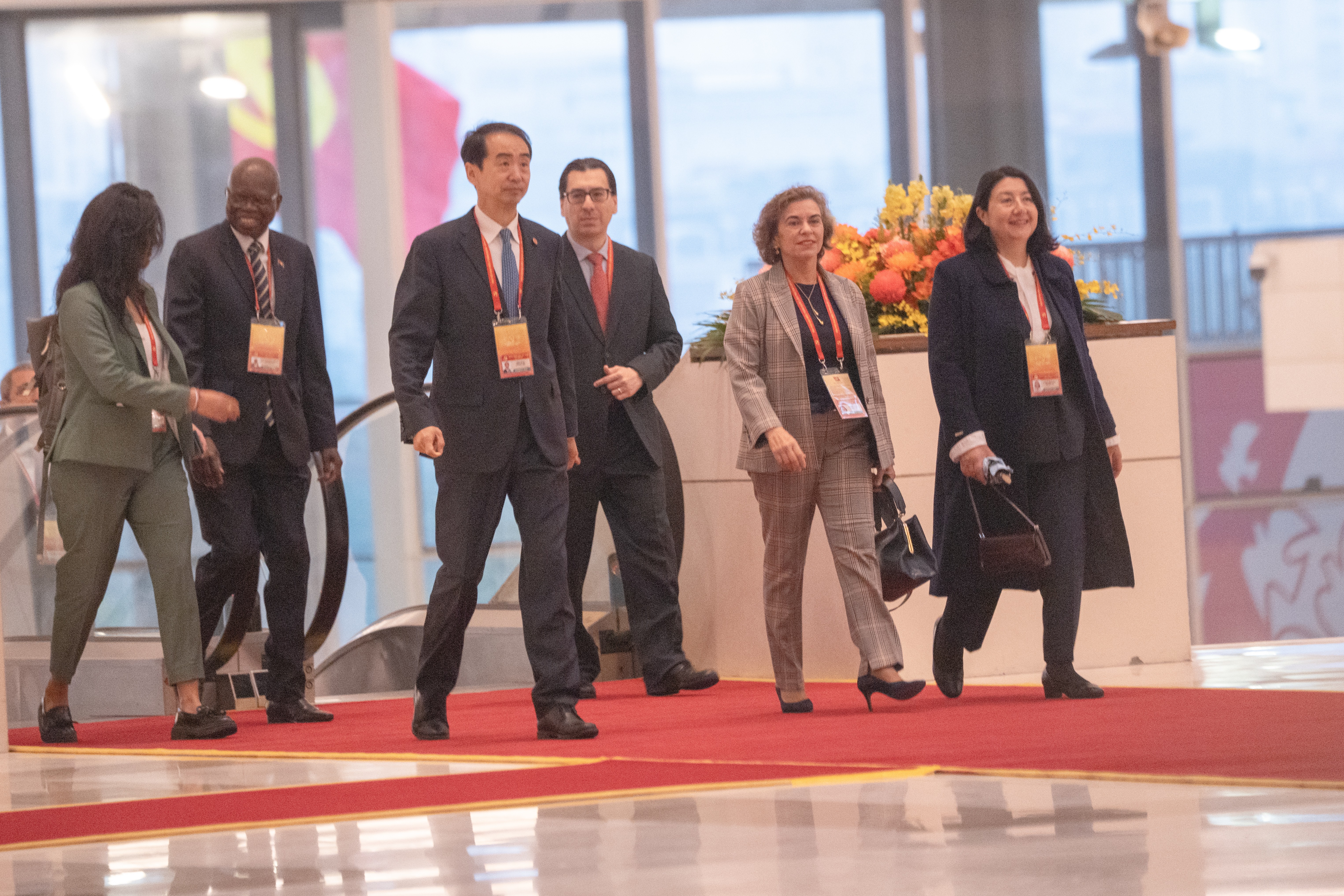 Nhiều đại biểu khách mời từ nhiều nước tới tham dự Đại hội