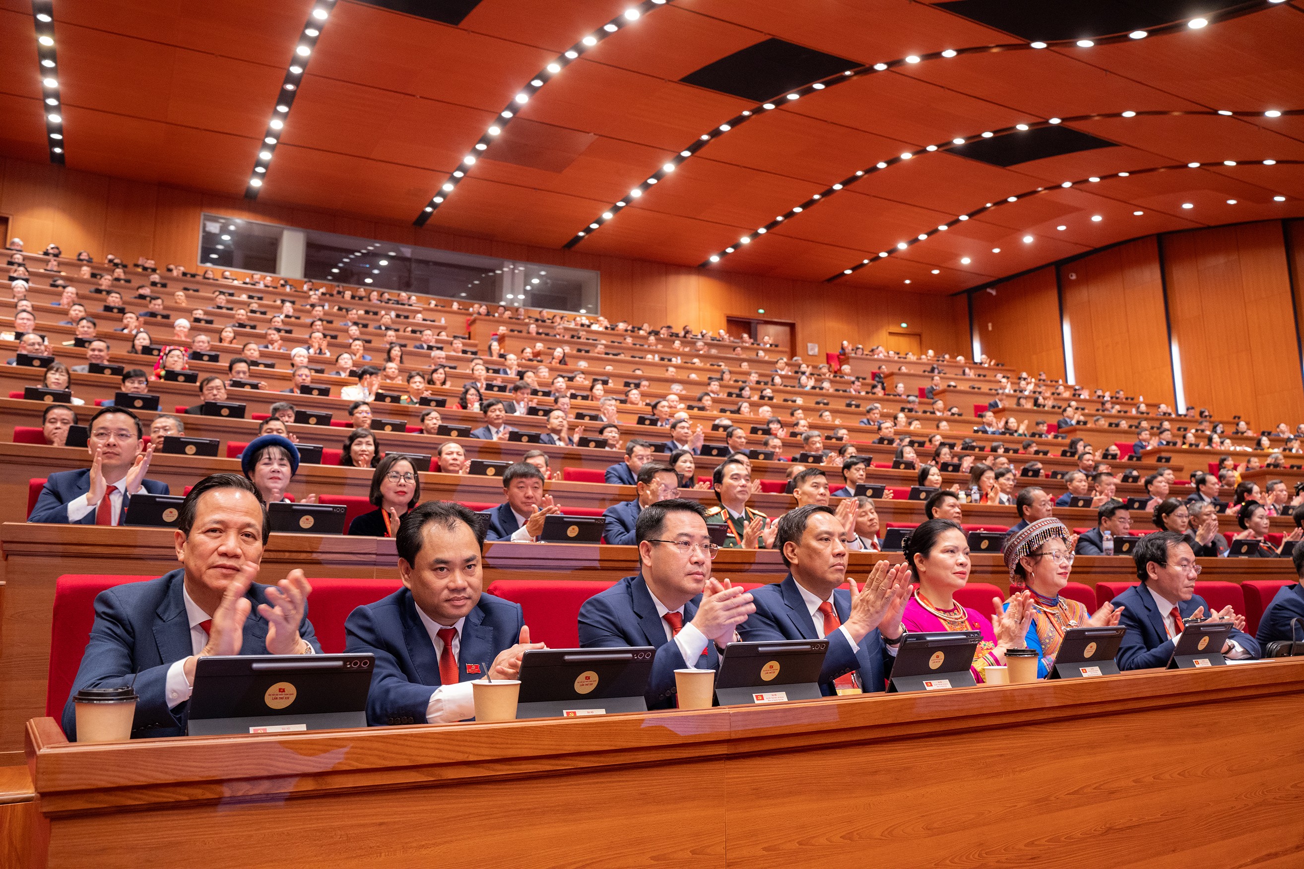 Đoàn đại biểu Đảng bộ tỉnh Lào Cai tham dự phiên khai mạc Đại hội XIV của Đảng