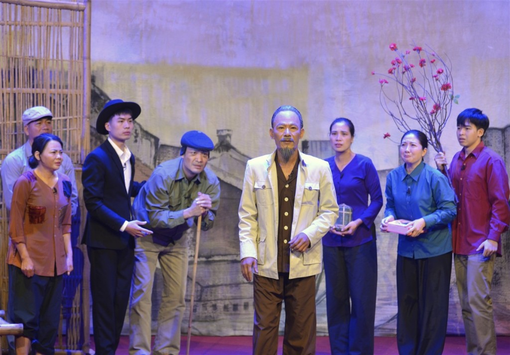 Vở kịch ngắn “Chuyện nhà chị Tín”