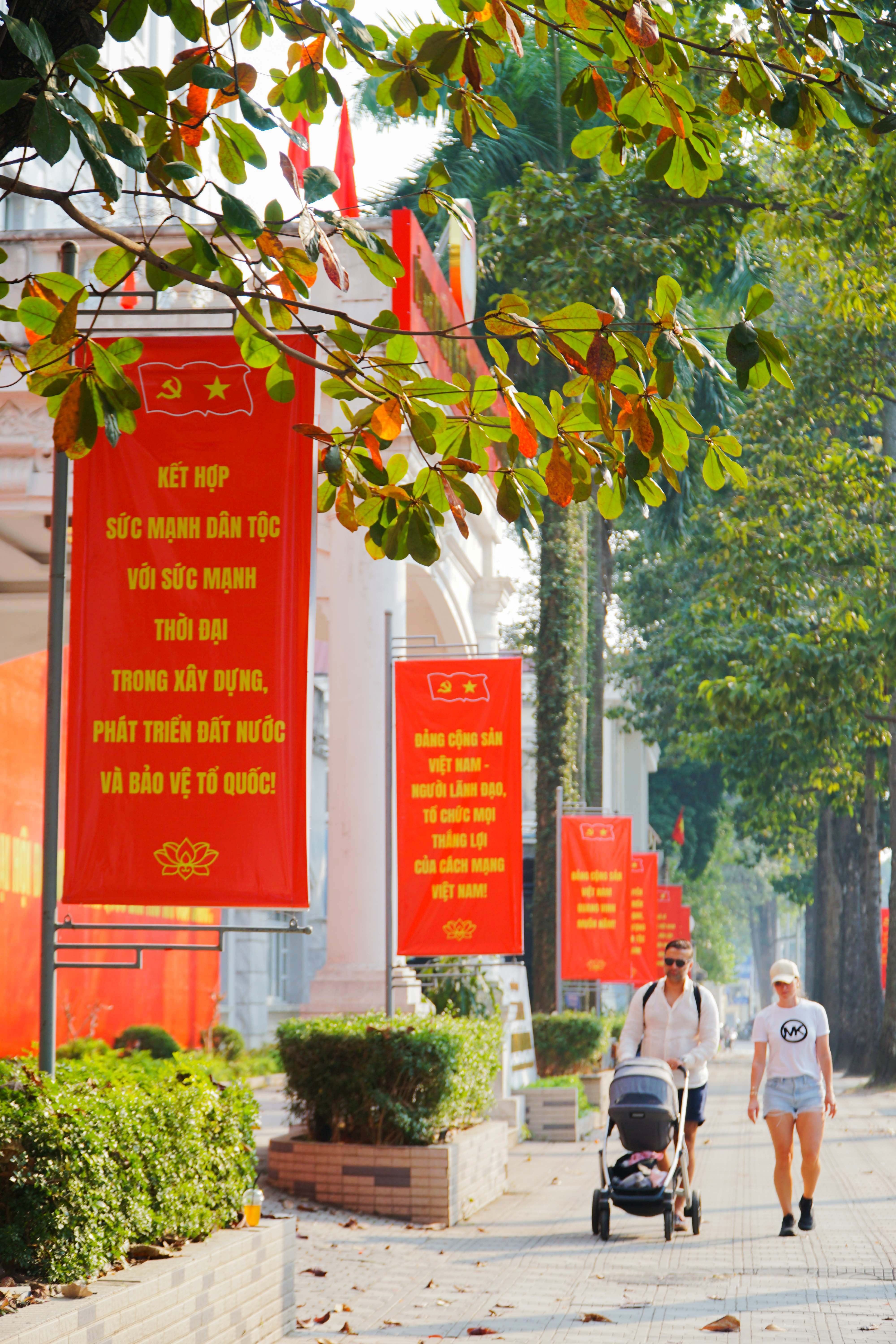 Sắc đỏ Đại hội XIV rực rỡ tại các điểm di tích ở Hà Nội