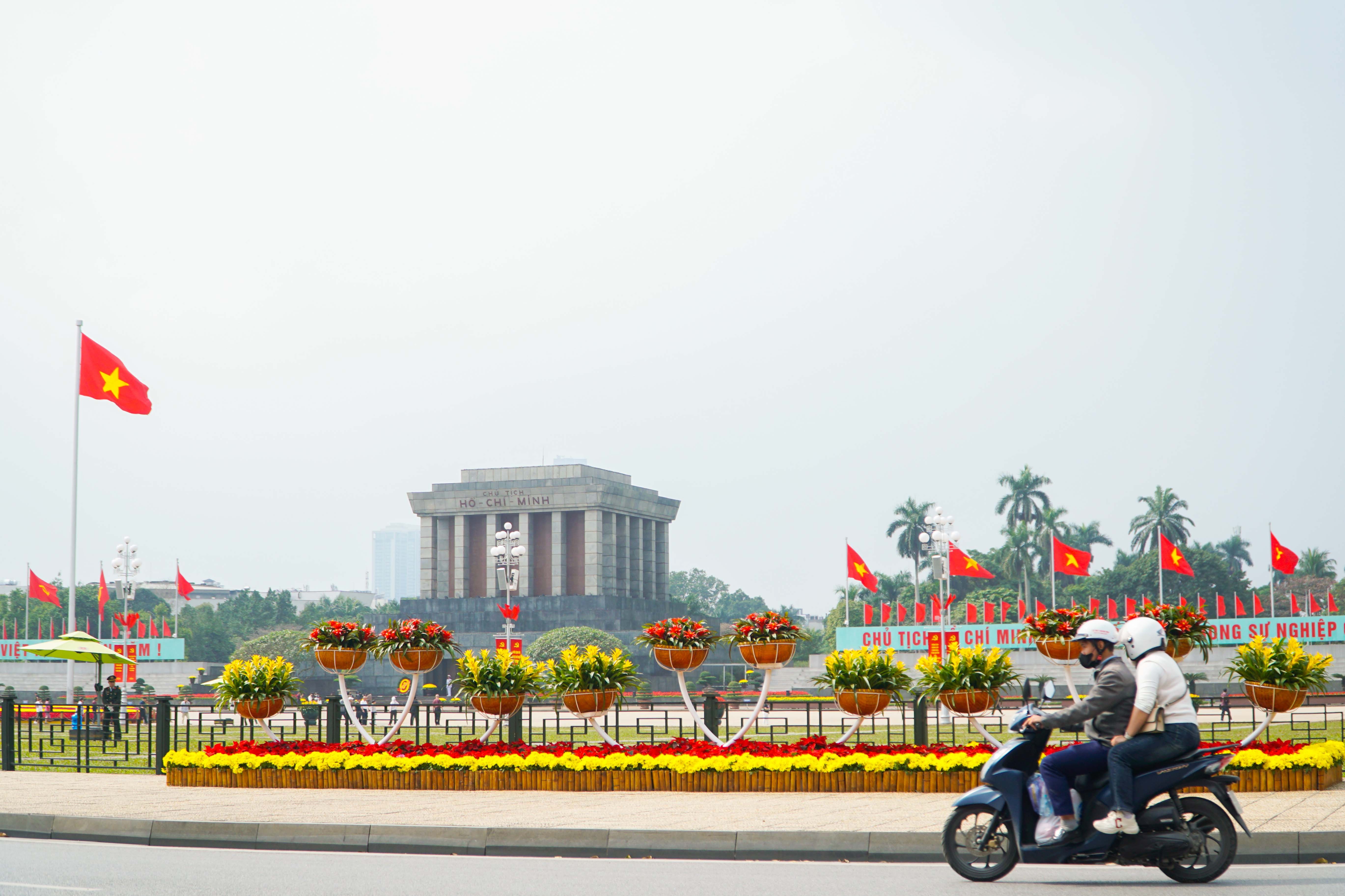 Sắc đỏ Đại hội XIV rực rỡ tại các điểm di tích ở Hà Nội