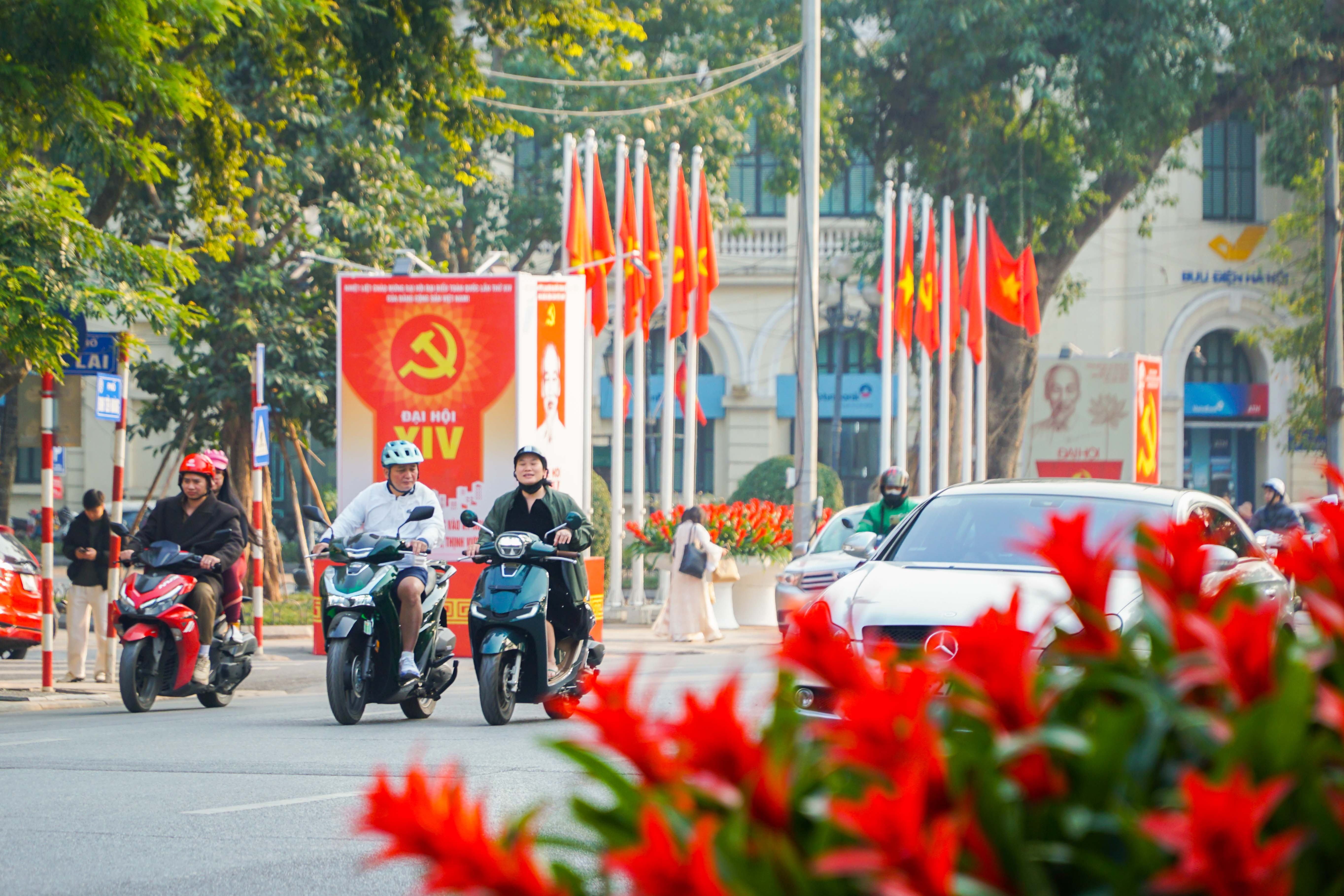 Sắc đỏ Đại hội XIV rực rỡ tại các điểm di tích ở Hà Nội